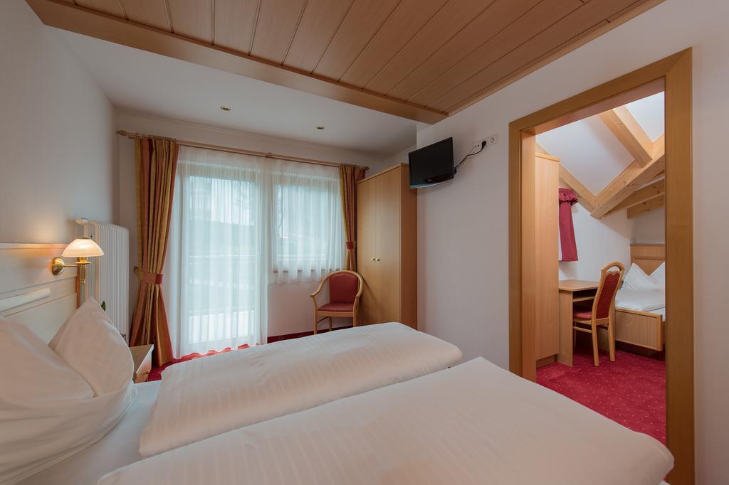 Hotel Garni Hochgruber Бруніко Номер фото